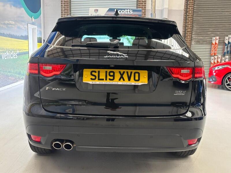 Jaguar F-Pace view 6
