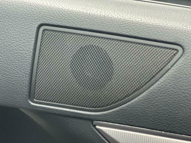 Mercedes-Benz E Class view 73