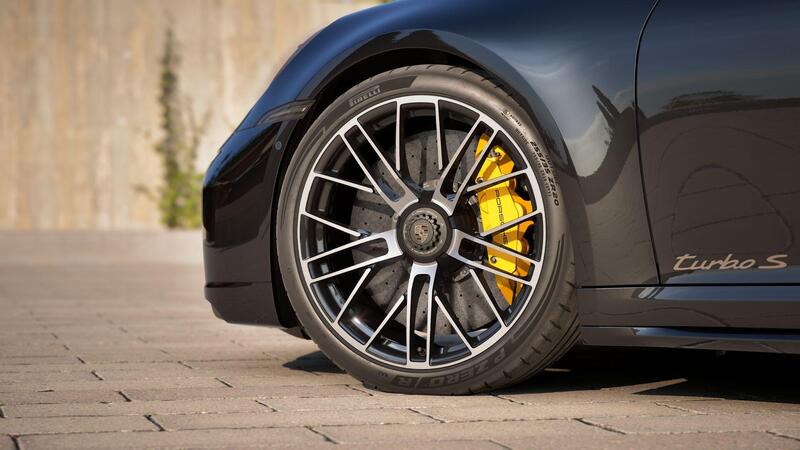 Porsche 911 view 7