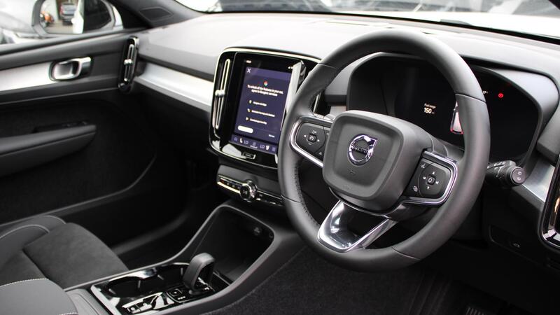 Volvo XC40 view 4