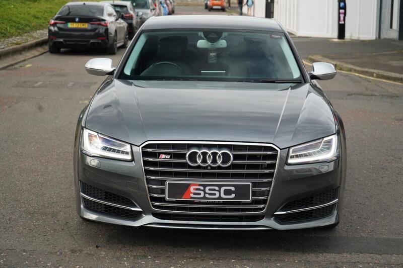 Audi S8 view 5