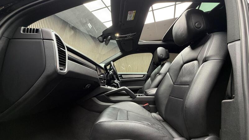 Porsche Cayenne view 3
