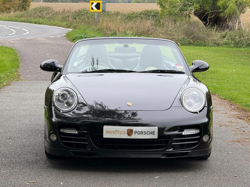 Porsche 911 view 4