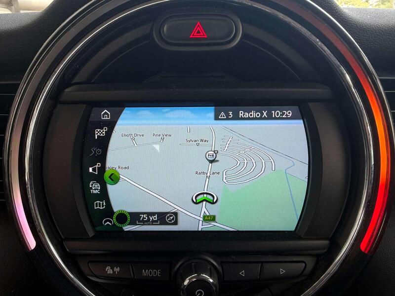 Mini Hatch view 7