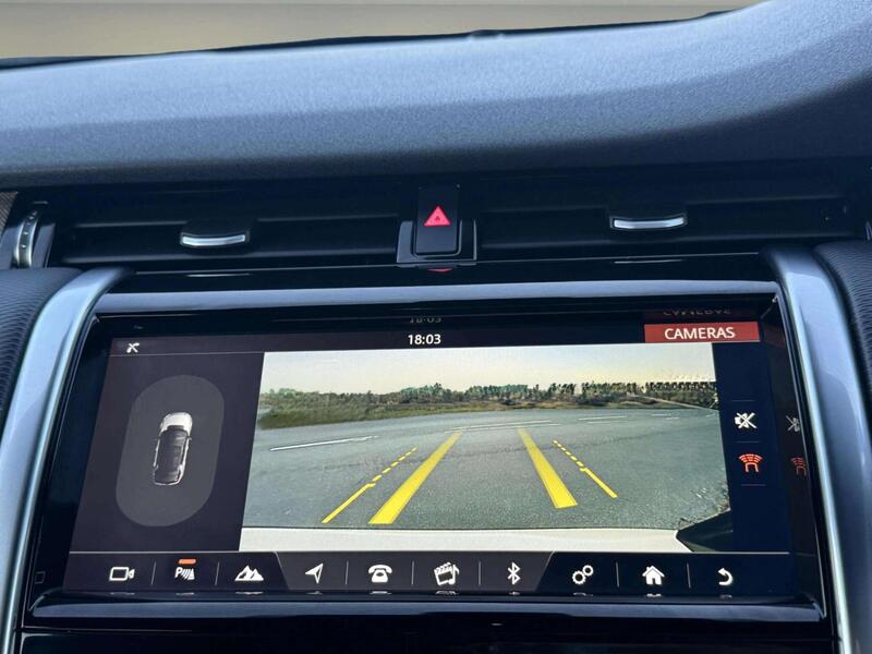Land Rover Discovery Sport view 5