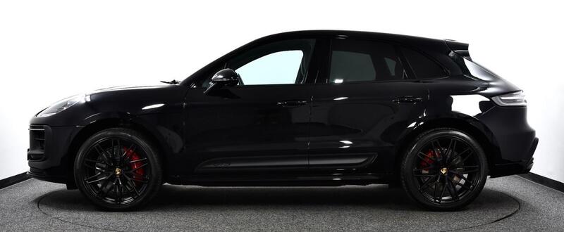 Porsche Macan view 4