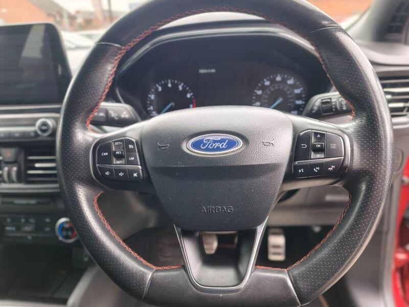 Ford Focus view 3