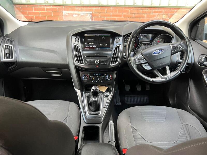 Ford Focus view 16