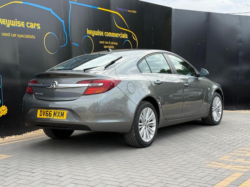 Vauxhall Insignia view 5