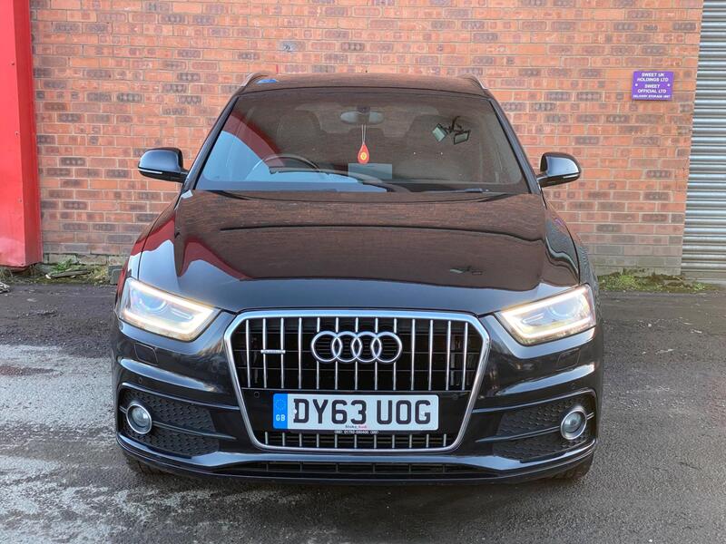 Audi Q3 view 3
