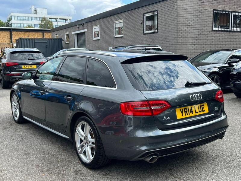 Audi A4 Avant view 4