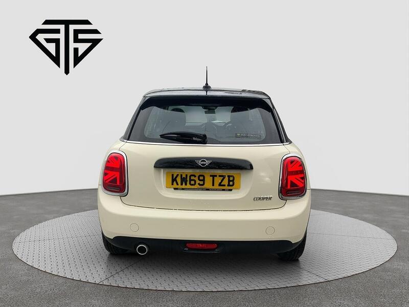 Mini Hatch view 4