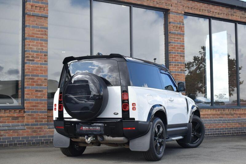 Land Rover Defender 90 view 2