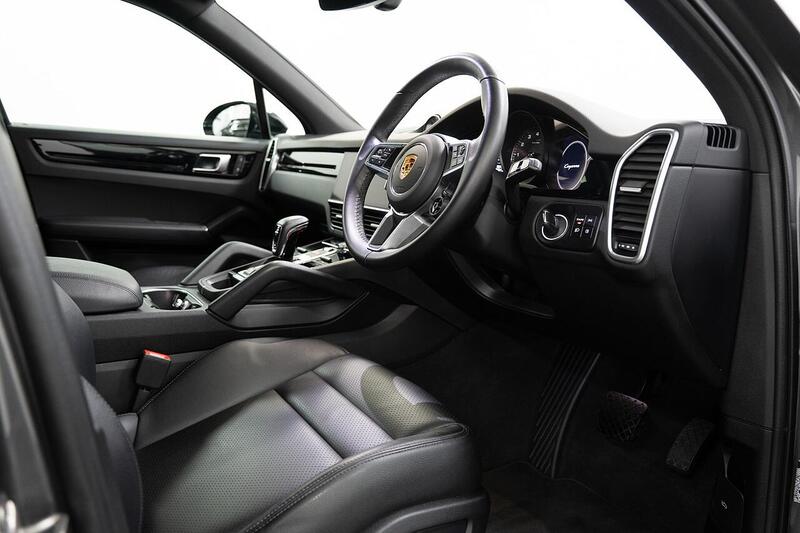 Porsche Cayenne view 4