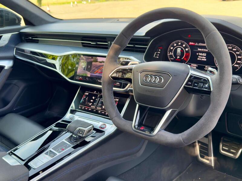 Audi RS6 Avant view 3