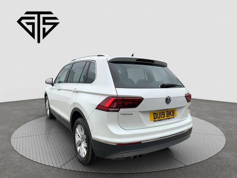 Volkswagen Tiguan view 5