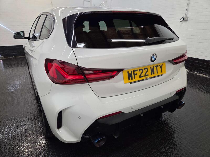 BMW 1 Series view 4