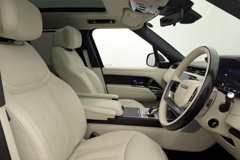 Land Rover Range Rover view 3