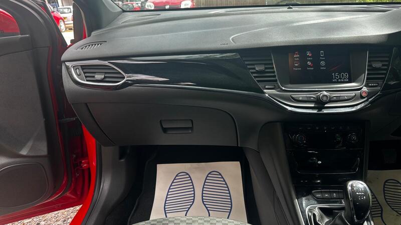 2017 Vauxhall Astra — photo 30