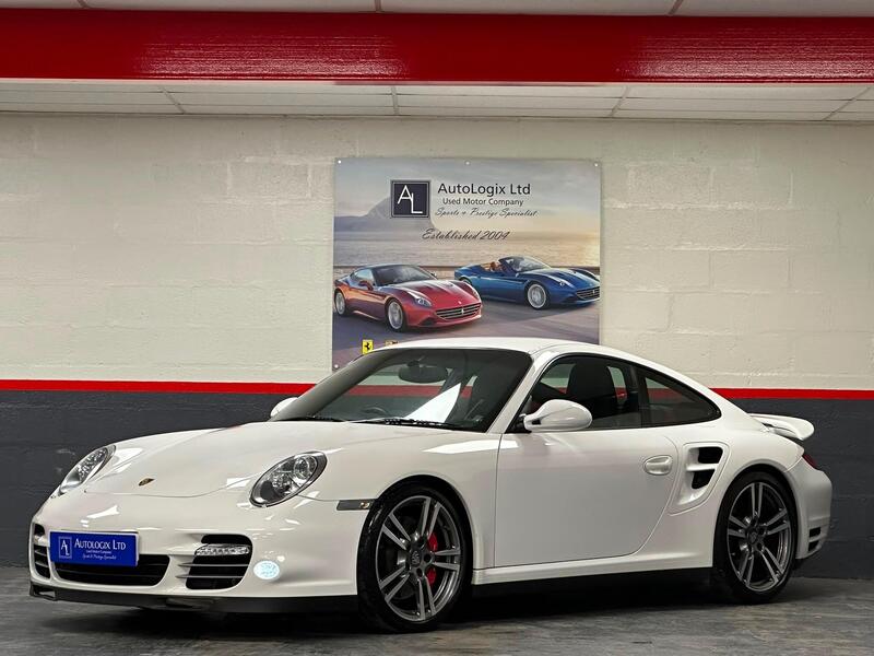 Porsche 911 view 7