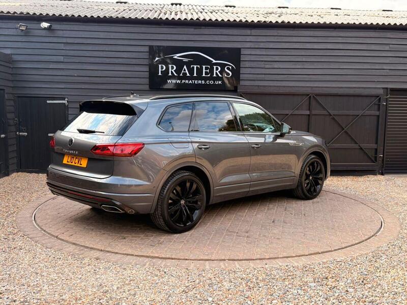Volkswagen Touareg view 7