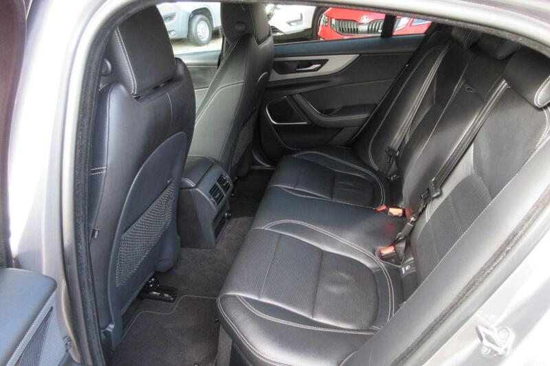 Jaguar Xe view 52