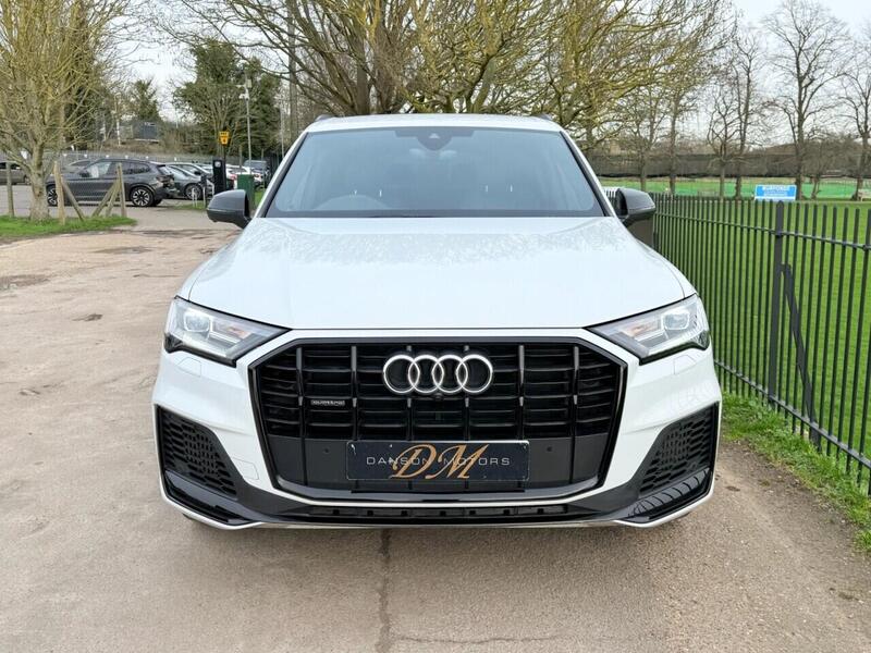 Audi Q7 view 2