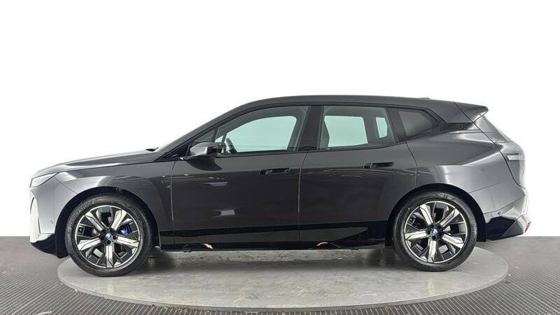BMW Ix view 7