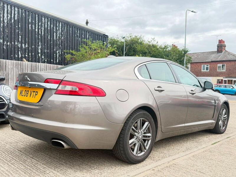 Jaguar XF view 3