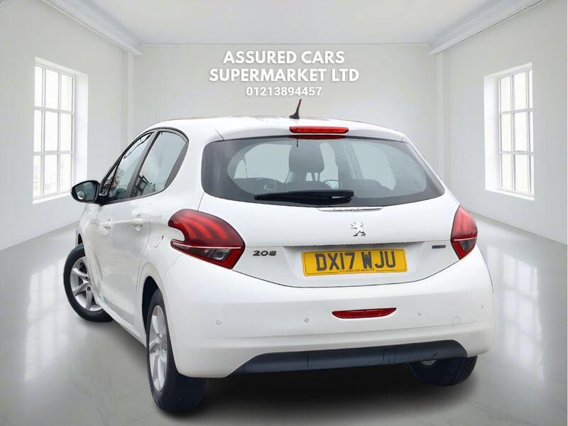 Peugeot 208 view 5