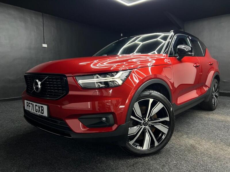 2022 Volvo XC40 in Red for sale