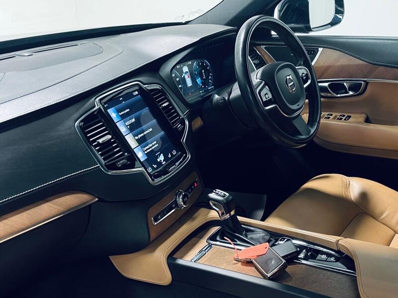 Volvo XC90 view 4