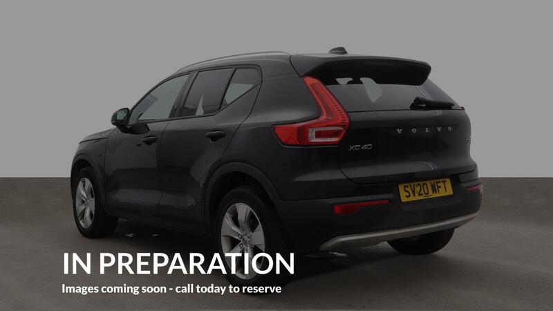 Volvo XC40 view 3