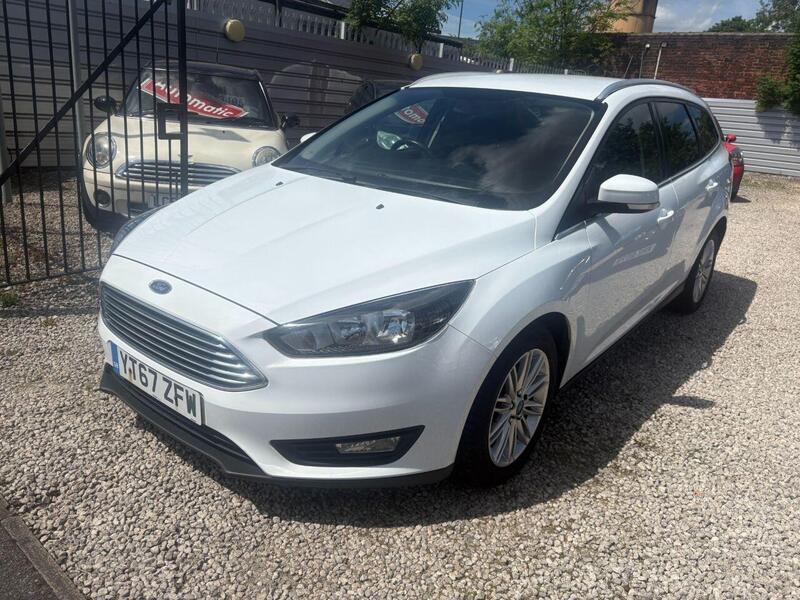 Ford Focus view 3