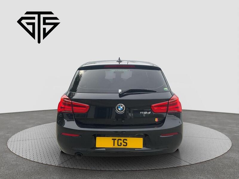 BMW 1 Series view 4