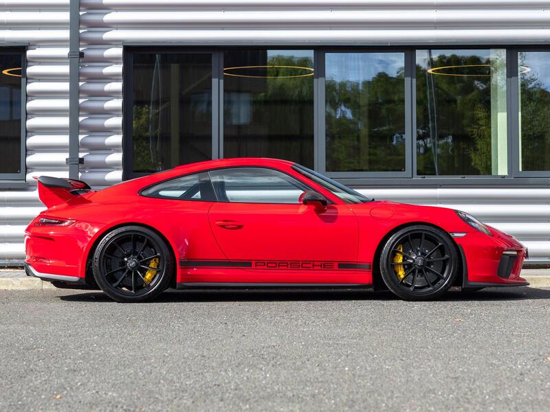 Porsche 911 view 2