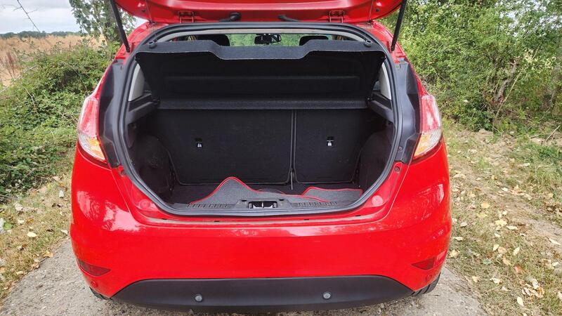 2012 Ford Fiesta — photo 11