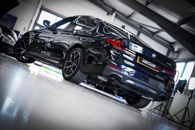 BMW 5 Series view 6
