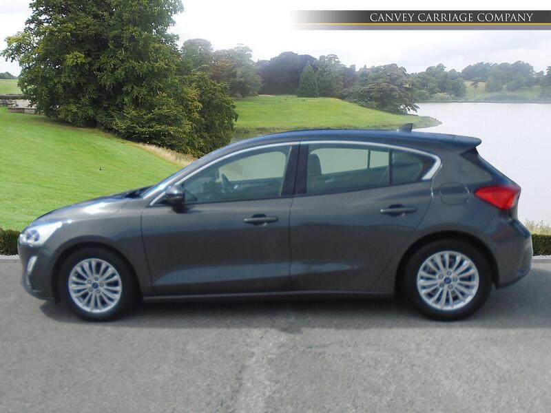 Ford Focus view 6
