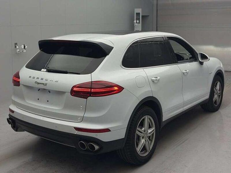 Porsche Cayenne view 2