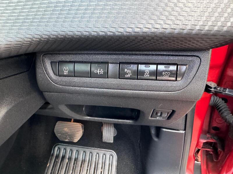 Peugeot 2008 view 19