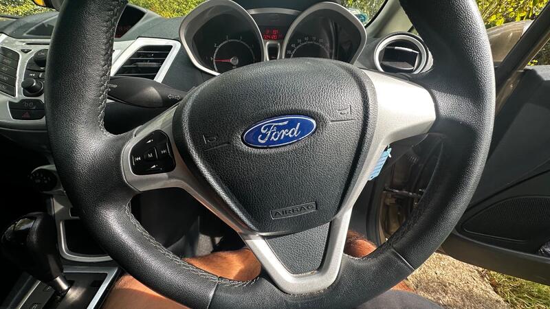 2012 Ford Fiesta — photo 11