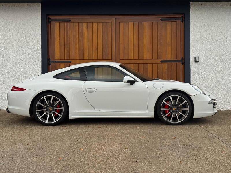 Porsche 911 view 7