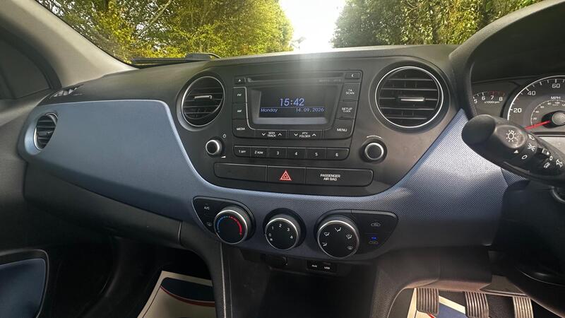 2015 Hyundai i10 — photo 24