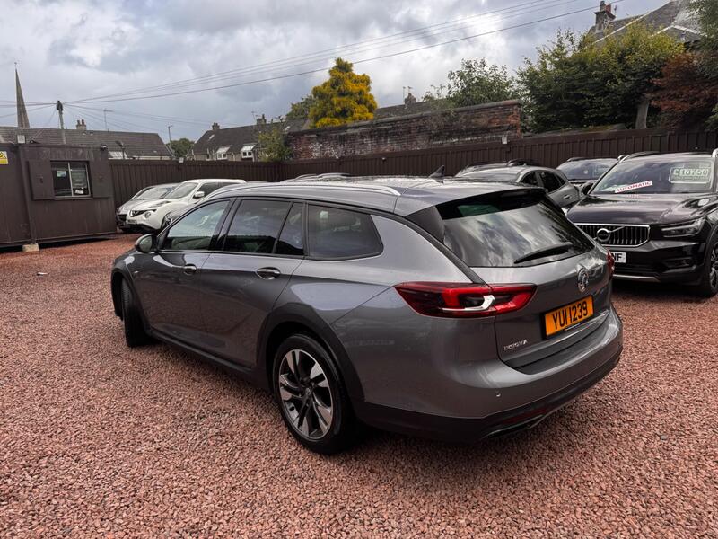 Vauxhall Insignia view 3
