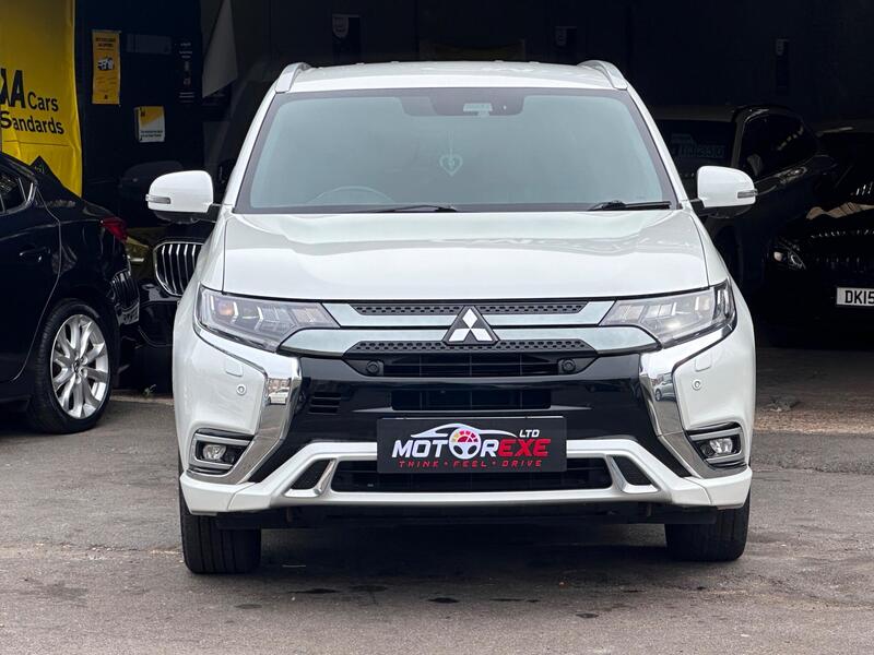 Mitsubishi Outlander view 3