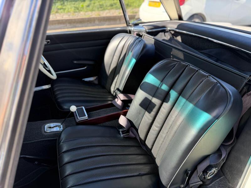 Mercedes-Benz E view 3