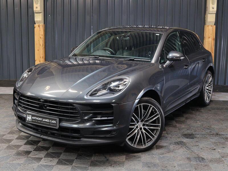 Porsche Macan view 22