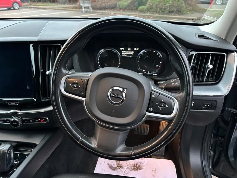 Volvo XC60 view 5