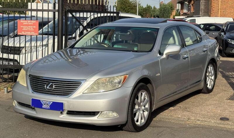 Lexus LS view 6